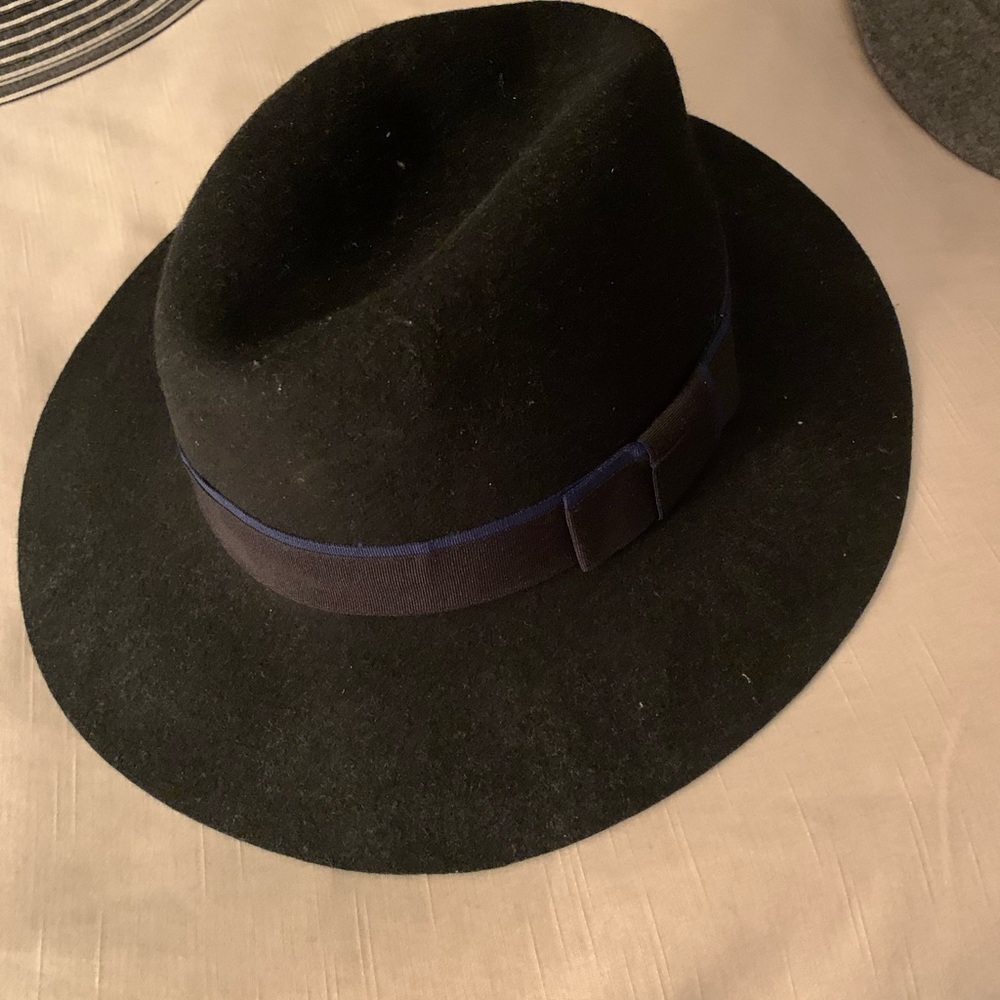 Black fedora hat